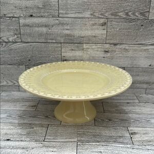 Elegant Cream Cake Stand